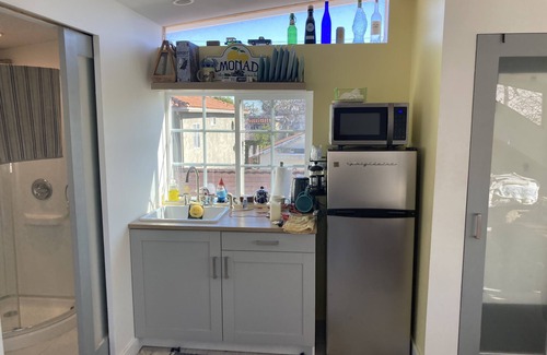 Lomita Apartment | Studio Apartment in Lomita, recently remodeled. 15 minutes to Beach.