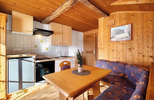 Valle di Casies Apartment | Studio Apartment 'Jelerhof Apt Dolomitenblick' with Mountain View, Shared Garden and Wi-Fi