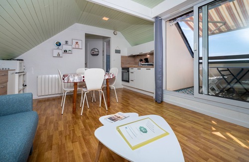 Arzon Apartment | Studio Apartment 'Le Sea Bird Crouesty' with Shared Pool and Private Terrace