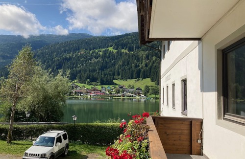 Feld am See Apartment | Studio Apartment mit Balkon, am See mit Privat Badestrand. Haustierfreundlich!