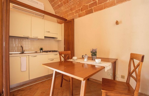 Riotorto Apartment | Studio Apartment "Pianosa" with Sea View, Garden, Wi-Fi & Shared Pool