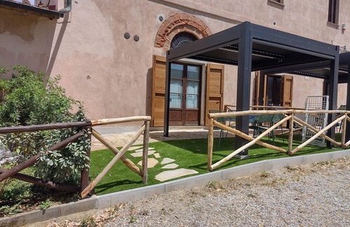 Riotorto Apartment | Studio Apartment "Pianosa" with Sea View, Garden, Wi-Fi & Shared Pool