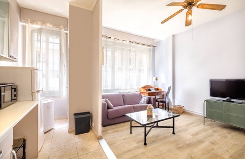 Gambetta Apartment | Studio Apartment 'Residence Les Palombes' with Wi-Fi and Air Conditioning