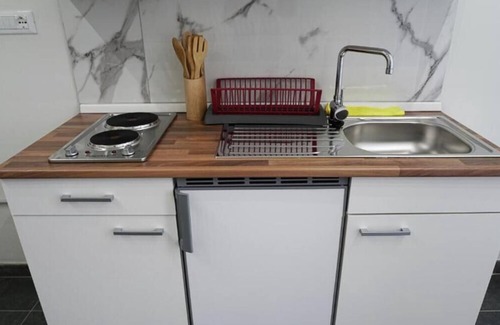 Parella Apartment | Studio Apartment "Romeo e Pepita" with Wi-Fi & A/C