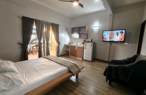 Puerto Galera Apartment | Studio apartment with ocean views and pool
