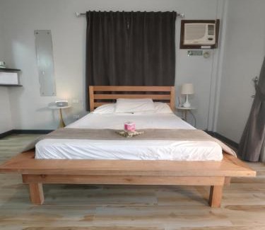 Puerto Galera Apartment | Studio apartment with ocean views and pool