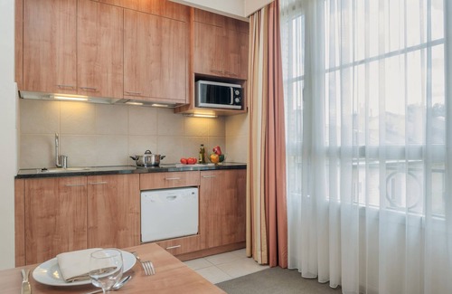 Quartier de la Monnaie Apartment | STUDIO APARTMENT WITH AIRCON IN SAINT GERMAIN