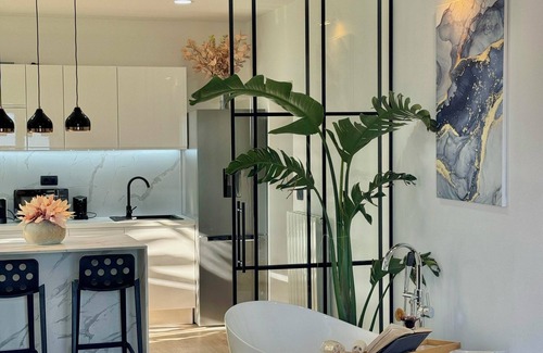 Krizna luka Apartment | Studio Apartment With Bathtub & Sea View Balcony + Breakfast