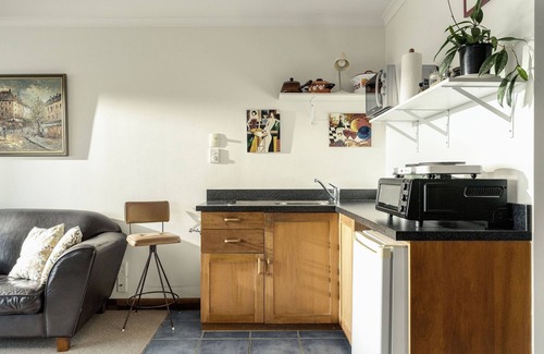 Kaikoura Apartment | Studio apartment with panoramic mountain and sea views
