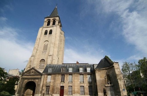 Saint-Germain-des-Pres Apartment | Studio Apartment With Seine View in Saint Germain