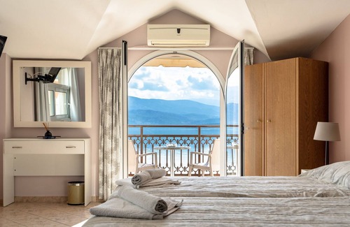 Lixouri Apartment | Studio Apartment 'Zois 9' with Sea View, Wi-Fi and Air Conditioning