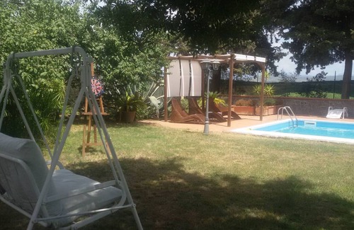 Campiglia Marittima Apartment | Studio 'Appartamento Stelle' with Shared Pool, Shared Garden and Wi-Fi