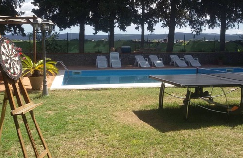 Campiglia Marittima Apartment | Studio 'Appartamento Stelle' with Shared Pool, Shared Garden and Wi-Fi