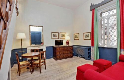 Rione IV Campo Marzio Apartment | Studio Apt In Rome City Centre Via Gregoriana by Halldis