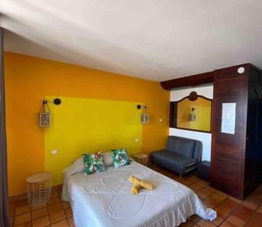 Tartane Apartment | Studio au soleil levant, avec piscine