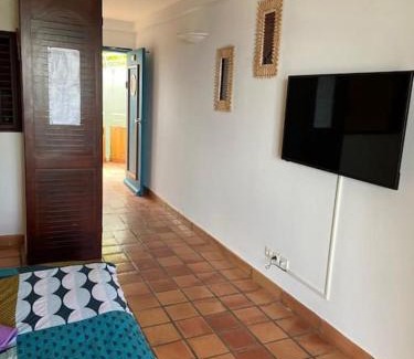 Tartane Apartment | Studio au soleil levant, avec piscine