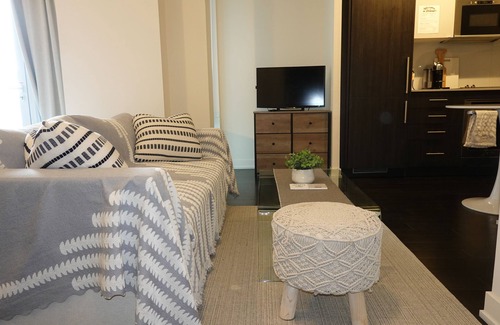 Downtown Toronto Condo | Studio + Balcony | Nice DT Condo beside Queen St W