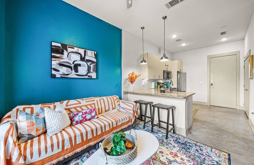 Fort Worth Apartment | Studio by TCU, Stockyards & Zoo - Pool, Parking & Gym
