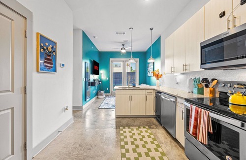Fort Worth Apartment | Studio by TCU, Stockyards & Zoo - Pool, Parking & Gym