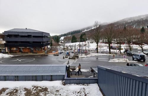 Besse-et-Saint-Anastaise Apartment | Studio cabine au cœur de la station, WiFi gratuit - FR-1-814-132