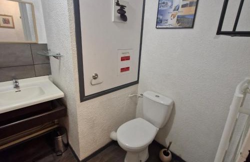 Besse-et-Saint-Anastaise Apartment | Studio cabine au cœur de la station, WiFi gratuit - FR-1-814-132