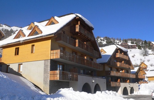 Pra Loup Apartment | Studio cabin for 6 with balcony, parking and ski locker
