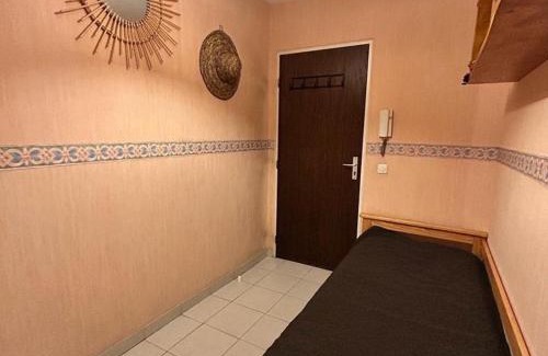 Mandelieu-La-Napoule Apartment | Studio Cabine 3 Couchages à Mandelieu, Terrasse, Piscine, Parking Privé - FR-1-609-96
