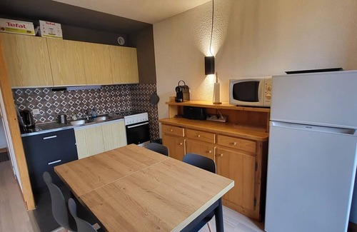 Saint-Jean-dʼAulps Apartment | Studio cabin at the foot of the slopes with private pool and parking in Saint-Jean-d'Aulps