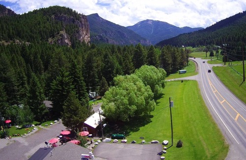 Gallatin Gateway Cabin | Studio Cabin on the River With Kitchenette sleeps 2.