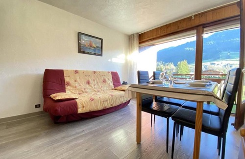 Praz-sur-Arly Apartment | Studio cabine à Praz-sur-Arly, vue sur pistes - 4 pers, parking, balcon, proche village et ski - FR-1-603-11