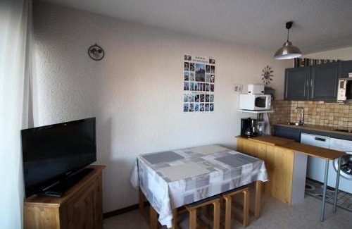 Auris Apartment | Studio cabine 4 personnes au pied des pistes avec balcon et parking - Auris en Oisans - FR-1-297-282