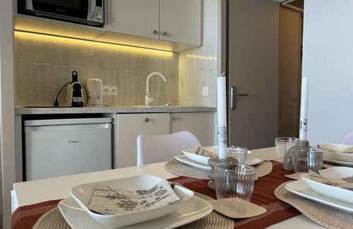 La Croix des Gardes Apartment | Studio cabine 5 personnes avec piscine et parking à Cannes - FR-1-609-97