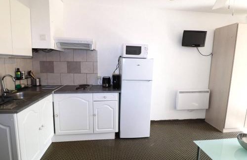 Le Grau-Du-Roi Apartment | Studio Cabine 6 Pers. avec Terrasse, Loggia et Parking Privé à 2 Pas de la Plage - FR-1-307-234