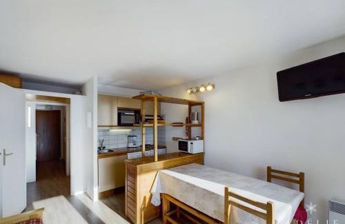 La Rosiere Apartment | Studio Cabine 6 Pers. Exposé Sud-Ouest, Centre Station, Proche Commerces et Remontées Mécaniques - FR-1-398-502