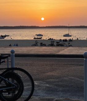 Arcachon Apartment | Studio-cabine, accès direct port et plage, les pieds dans l'eau