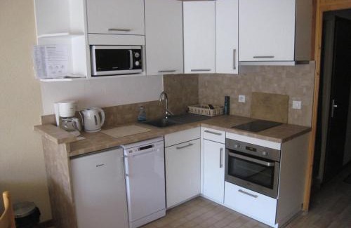 La Clusaz Apartment | Studio cabine au centre, balcon sud, parking, proche pistes et commerces - FR-1-459-89