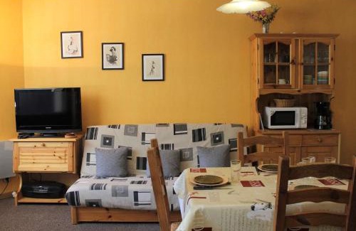 Les Claux Apartment | Studio cabine avec coin nuit, 6 couchages, balcon, centre station Vars Les Claux, proche pistes et commerces - FR-1-330B-198