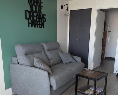 Cap d'Agde Apartment | Studio cabine avec terrasse, vue sur le port, entre plage et port, avec parking