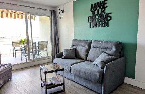 Cap d'Agde Apartment | Studio cabine avec terrasse, vue sur le port, entre plage et port, avec parking