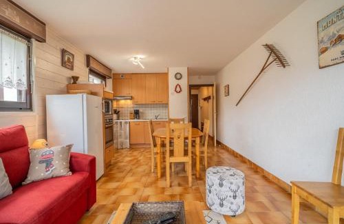 La Clusaz Apartment | Studio cabine avec terrasse, parking, 4 pers, centre village, proche pistes et commerces - FR-1-437-92