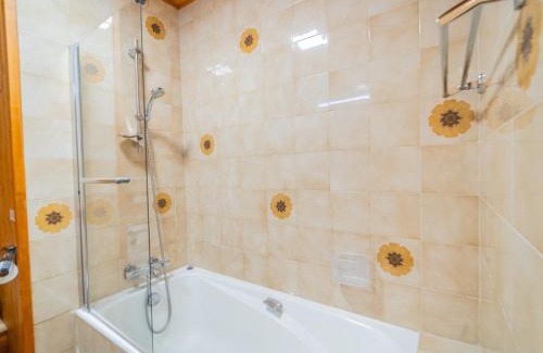 La Clusaz Apartment | Studio cabine avec terrasse, parking, 4 pers, centre village, proche pistes et commerces - FR-1-437-92