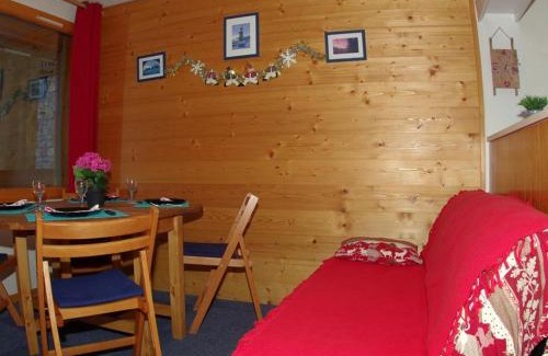 Les Avanchers-Valmorel Apartment | Studio cabine chaleureux avec terrasse, proche pistes - 4 pers, animaux OK, parking en option - FR-1-291-772