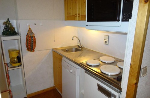 Les Avanchers-Valmorel Apartment | Studio cabine chaleureux avec terrasse, proche pistes - 4 pers, animaux OK, parking en option - FR-1-291-772