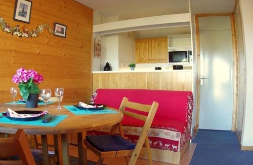 Les Avanchers-Valmorel Apartment | Studio cabine chaleureux avec terrasse, proche pistes - 4 pers, animaux OK, parking en option - FR-1-291-772