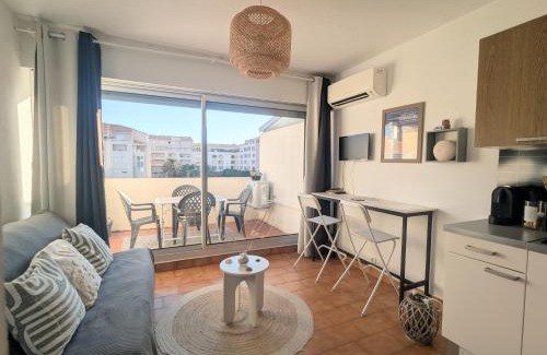 Sete Apartment | Studio cabine Coté Marina, terrasse et clim, plage à pied