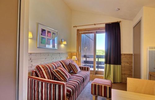 Belle Plagne Apartment | Studio-cabine chaleureux pour 4 pers. à 50m des pistes, balcon, ascenseur - FR-1-455-179