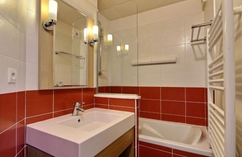 Belle Plagne Apartment | Studio cabine 4 pers, balcon, proche pistes et commerces - FR-1-455-183