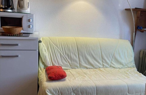 Saint-Pierre-la-Mer House | Studio Cabine Mezzanine à Saint Pierre la Mer - 4 Couchages, Piscine, Terrasse, Parking Privé - FR-1-229D-313