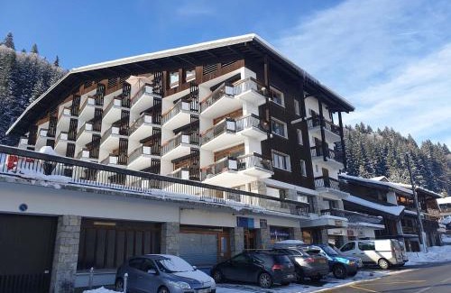 Morzine Apartment | Studio cabine lumineux 2* à Morzine, proche pistes, balcon Sud-Est, parking privé, 2-4 pers. - FR-1-754-57