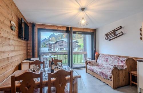 Morzine Apartment | Studio cabine lumineux 2* à Morzine, proche pistes, balcon Sud-Est, parking privé, 2-4 pers. - FR-1-754-57